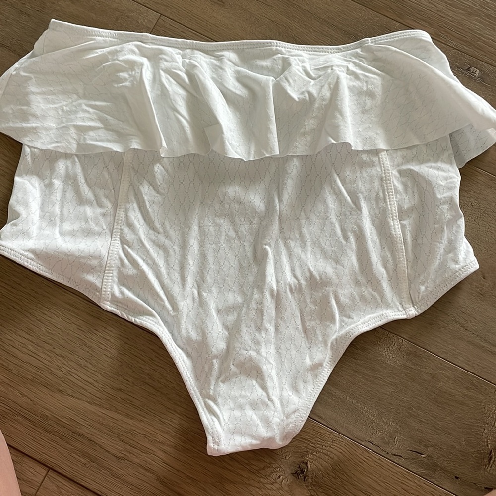 Kortni Jeane Ruffle Around Bottoms - Picture 2 of 4